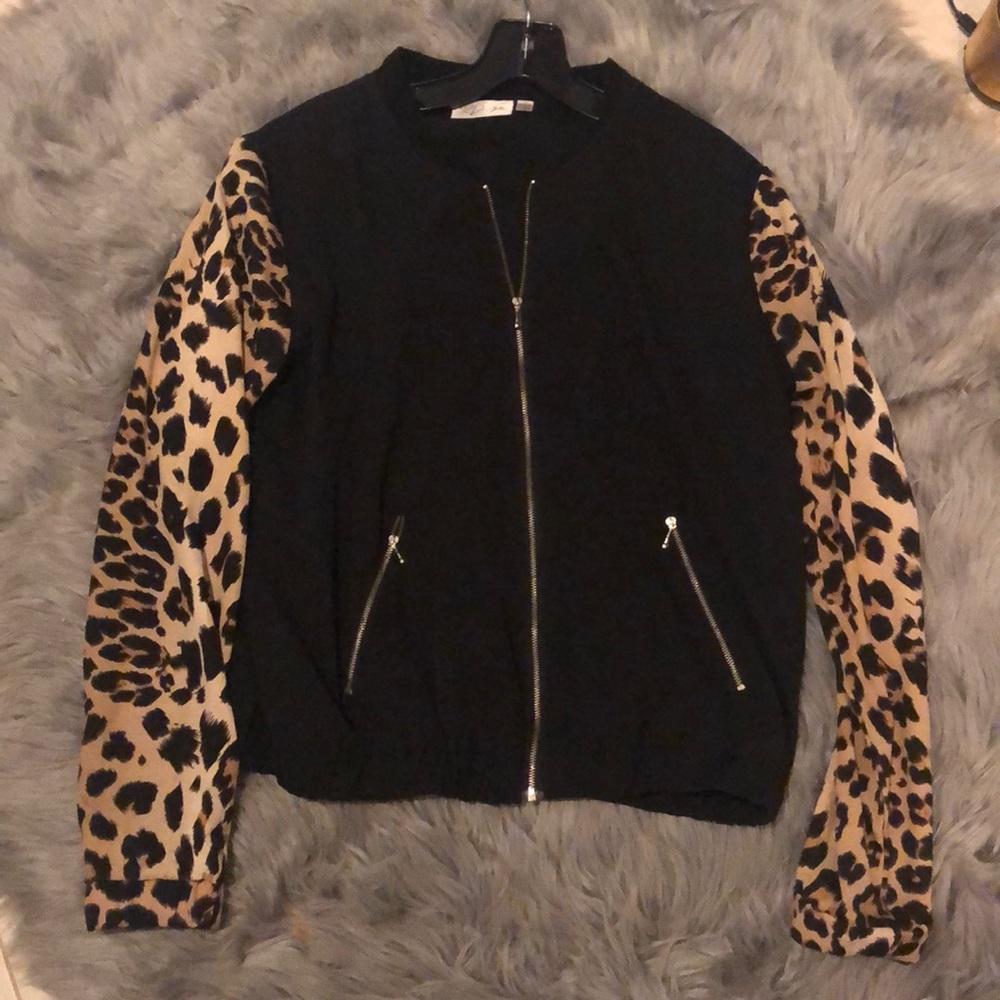 Like New- Leopard Bomber Jacket 🧥 🖤